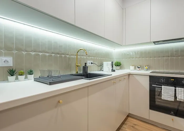 Center By Sofija * Varsó